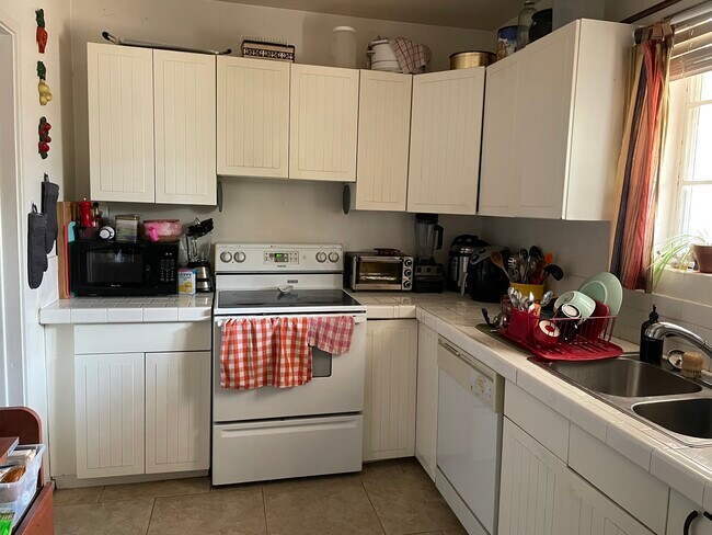 Kitchen - 3015 N 17th Ave