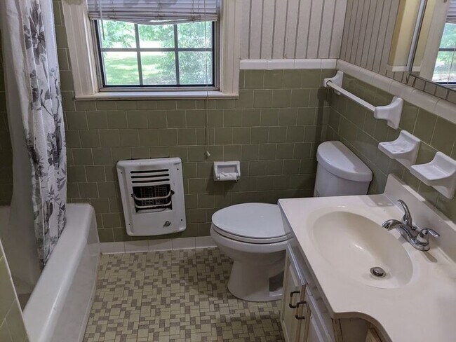 Building Photo - Dream home away from all trouble
