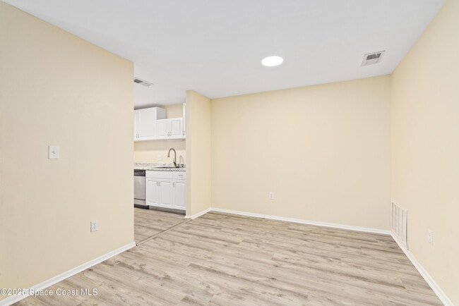 Building Photo - 225 S Tropical Trail