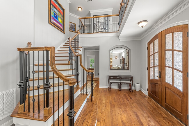 Building Photo - 405 Pondview Ct