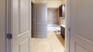 Interior Photo - Domain College Park