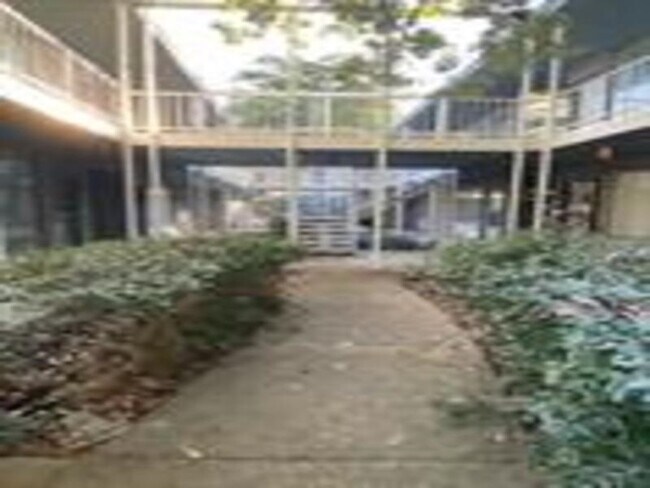 Building Photo - 152 N McLean Blvd