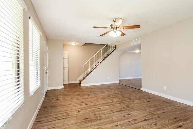 Foto del edificio - 4325 W Solano Dr N