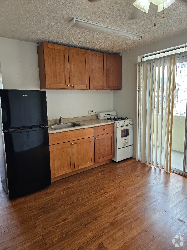 Building Photo - 1439 Kewalo St
