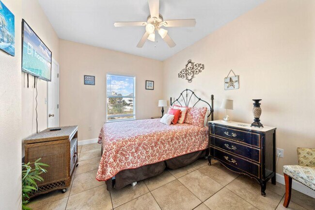 Foto del edificio - 1412 W Beach Blvd