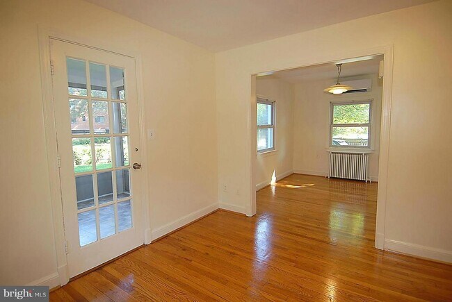 Foto del edificio - 1067 N Nelson St