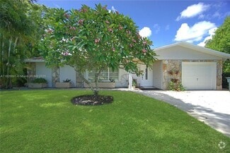 Building Photo - 4770 Holly Dr