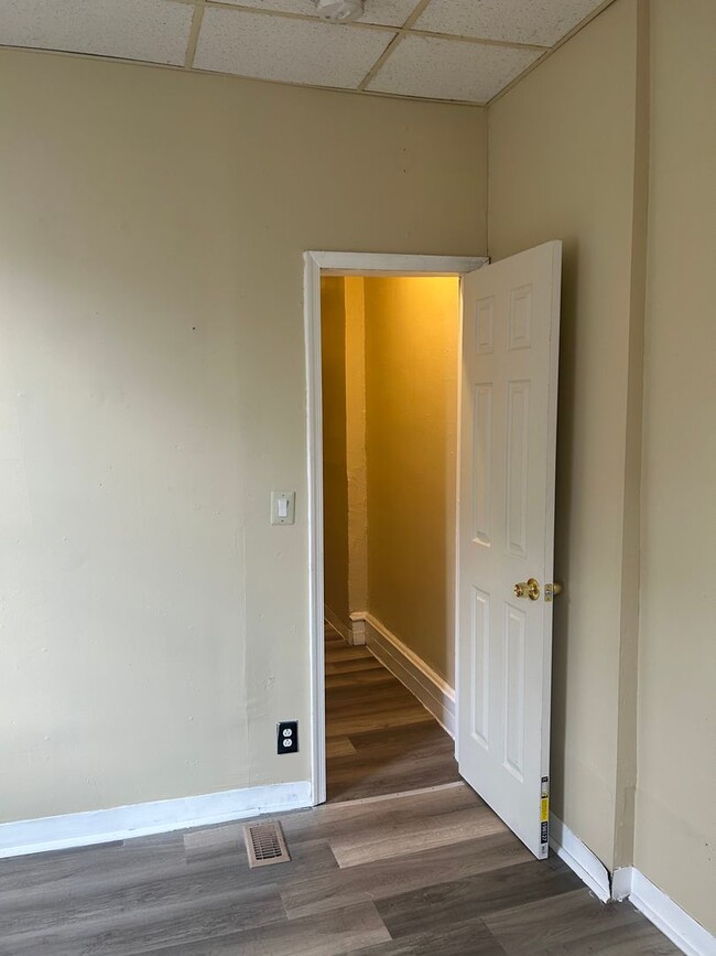 Foto del edificio - 1232 W Somerset St