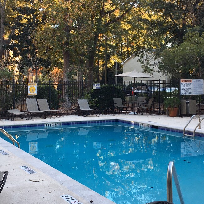 Swimming pool - 401 N Cromwell Rd