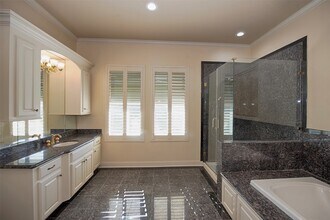 Building Photo - 2293 E Bayshore Dr