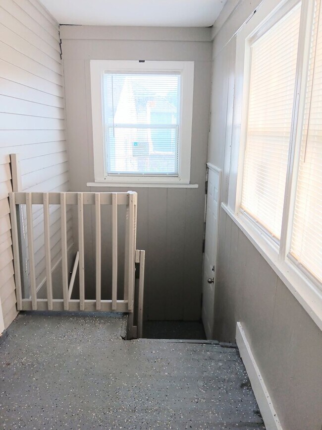 Building Photo - 2 Bedroom 1 bath with Office