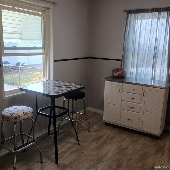 Foto del edificio - 25880 Groveland St