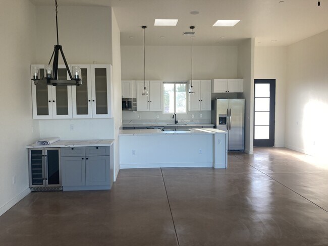 Foto del edificio - 5730 N Williams Dr