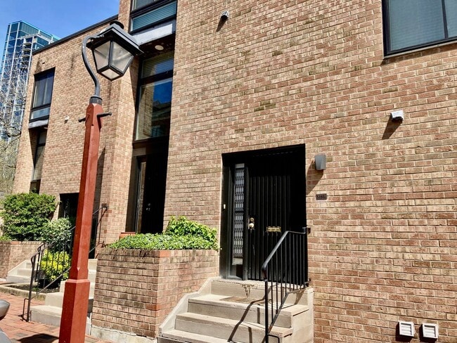 Building Photo - Society Hill 1bd w/ Garage Parking and Pool