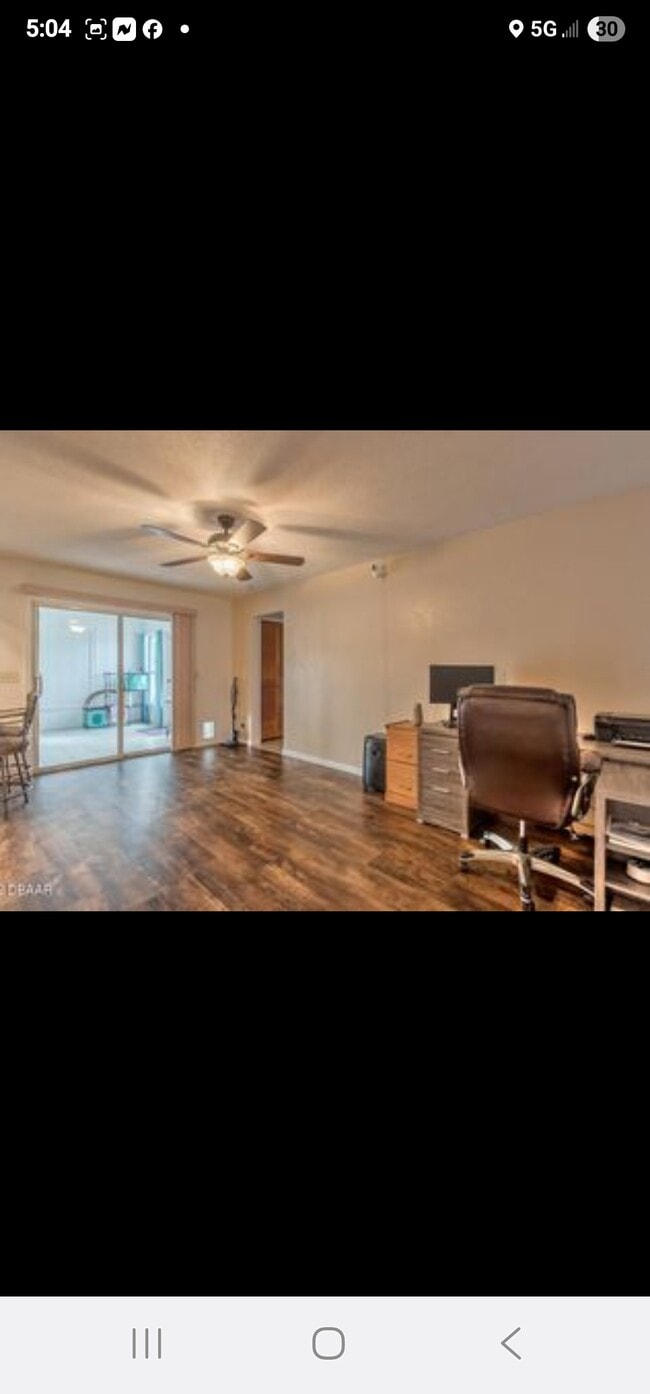 Foto del edificio - 2404 Pine Tree Dr
