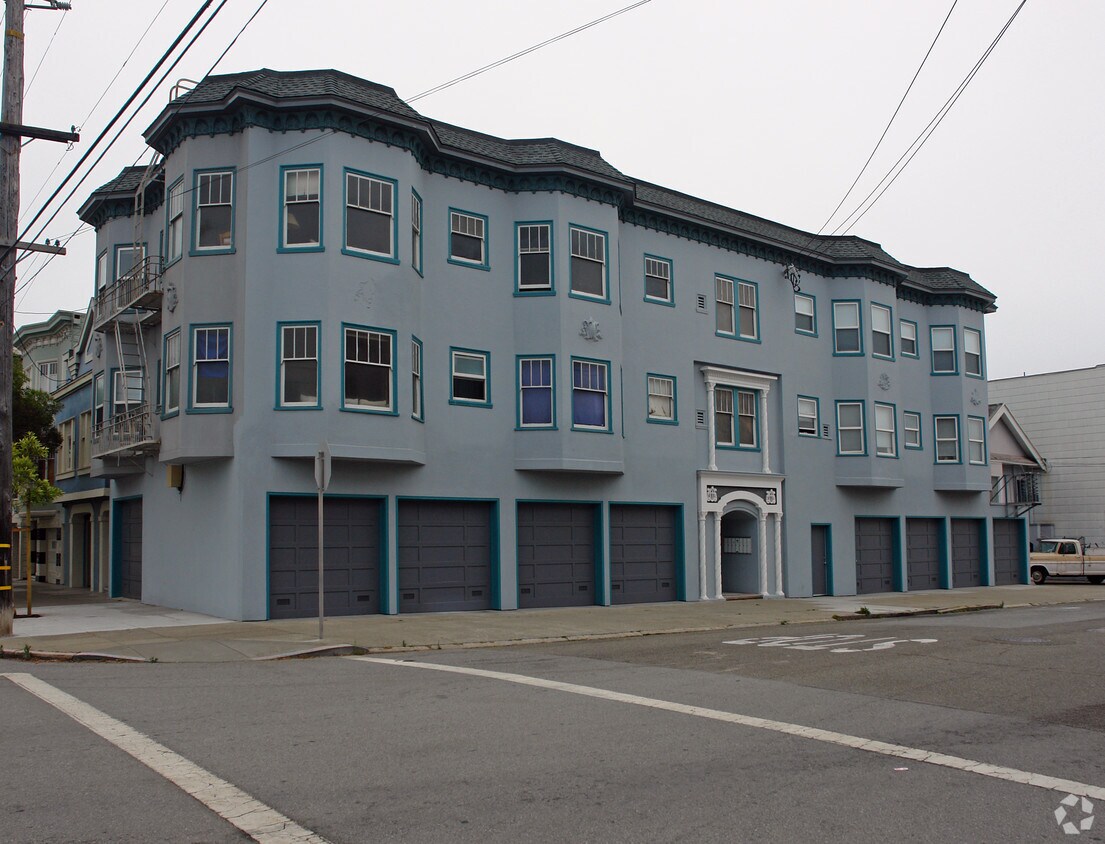 Building Photo - 210 27th Ave