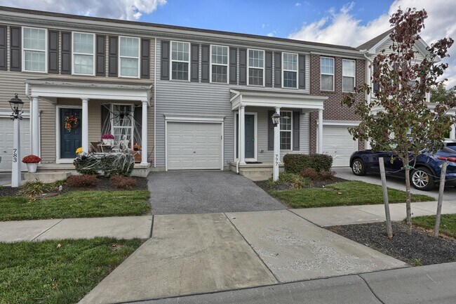 Foto del edificio - TOWNHOME AVAILABLE IN THE CHARTER HOMES - DEER RUN COMMONS