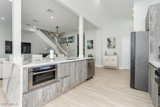 Building Photo - 10440 Yacht Basin Dr