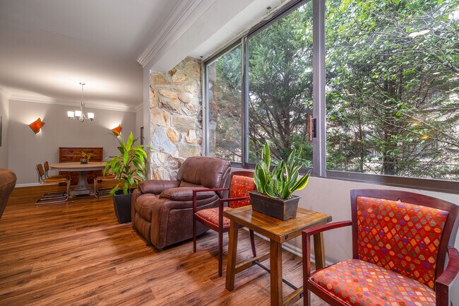 Foto del edificio - 2632 Peachtree Rd NE