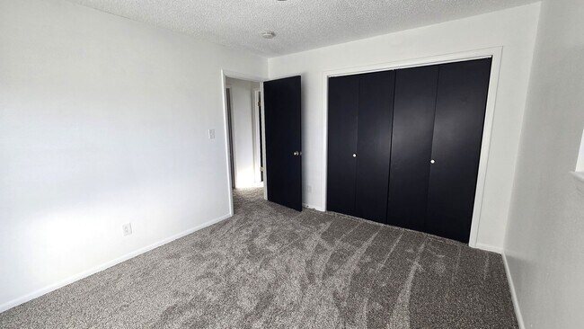 Building Photo - 1005 Santee Dr