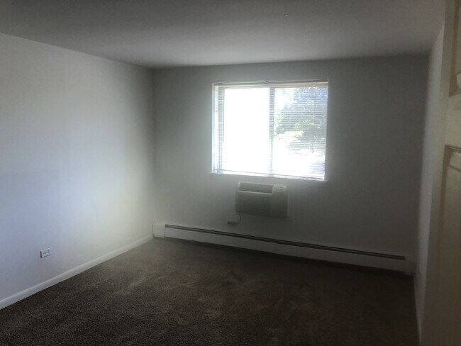 Building Photo - 1500 Robin Cir
