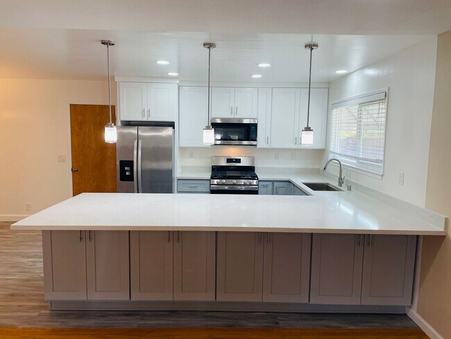 Foto del edificio - Beautiful 3bed/2ba house on Cul-de-sac. Great location with Cupertino Schools.