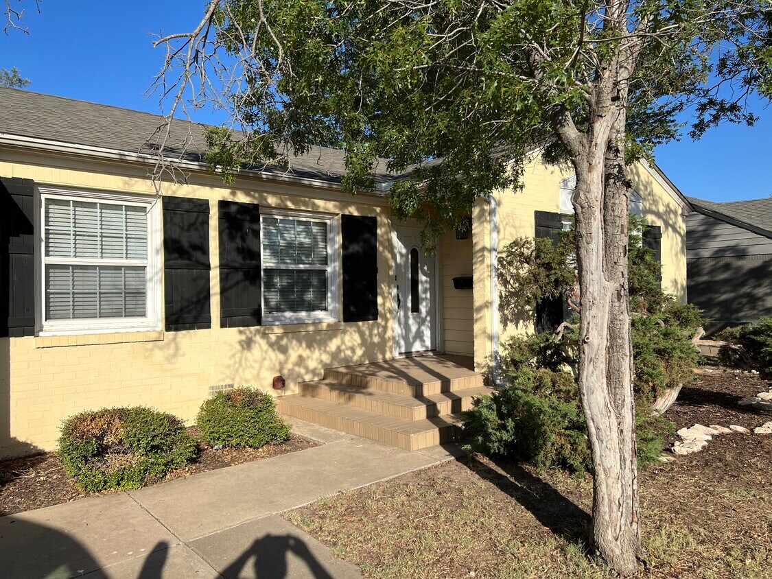 1004 N A St, Midland, TX 79701 House Rental in Midland, TX