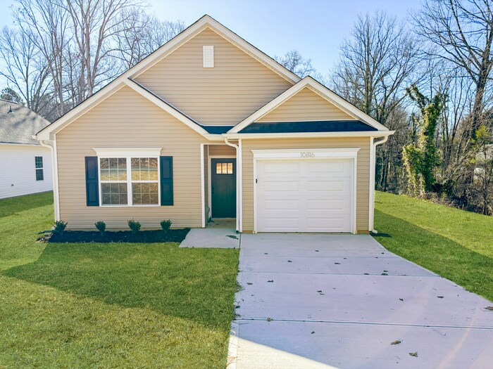 Foto principal - 10816 Mt Holly Rd