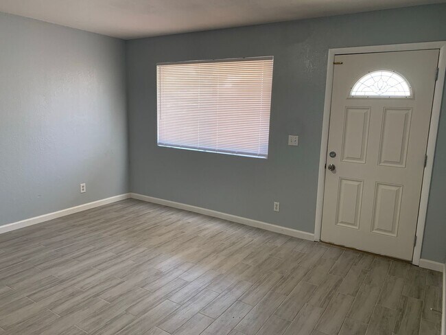 Building Photo - Beautiful 3 bedroom, 2 bath home in Chandler