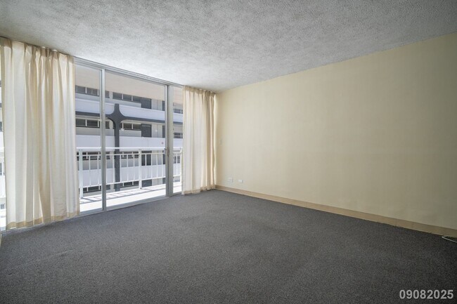 Foto del edificio - $3,200/mo / 2BR / 1BA • 755 SF • 1 Assigne...