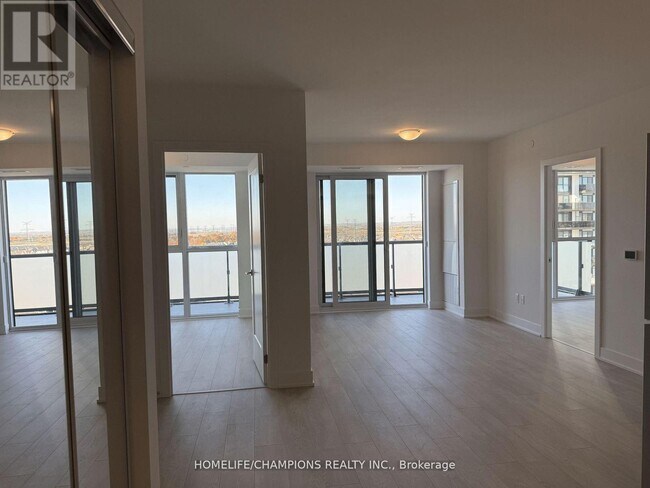 Photo du bâtiment - 2545 Simcoe St N