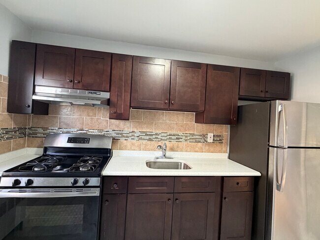 Foto del edificio - 353 S Center St