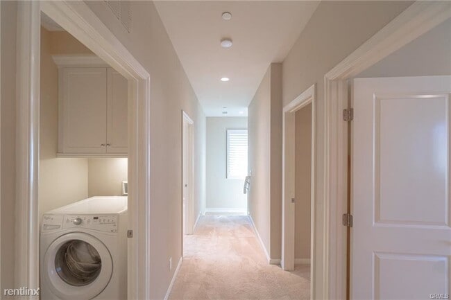 Building Photo - 3 br, 2.5 bath Condo - 62 Brindisi