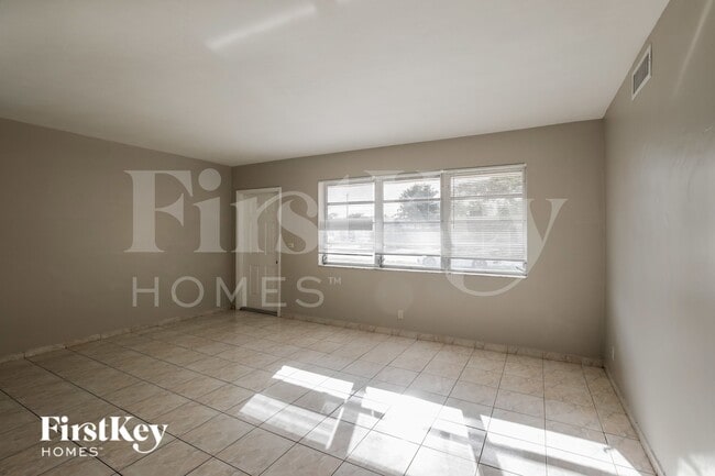 Building Photo - 621 SW 69th Terrace