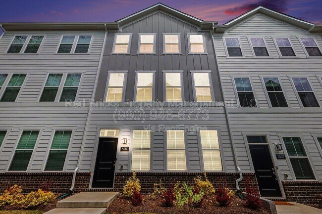 Foto del edificio - 5011 Rill Ct