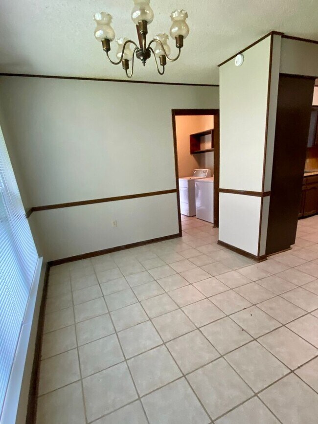 Foto del edificio - 1331 Knollhaven Dr
