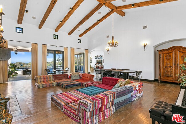 Foto del edificio - 6934 Grasswood Ave