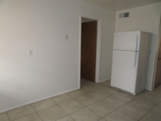 Building Photo - Clean 3 Bedroom 2 Bath Home For Rent