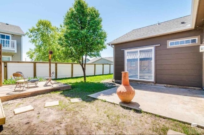 Building Photo - 2708 Donnas Way Cir