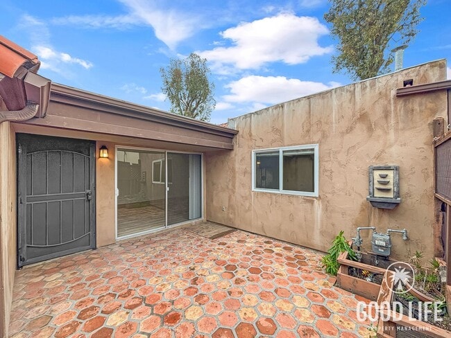 Building Photo - Beautiful 3BD/2BA 1,254 SQ Home in Spring Valley W/ Central A/C, Garage, & 2 Private Patios!