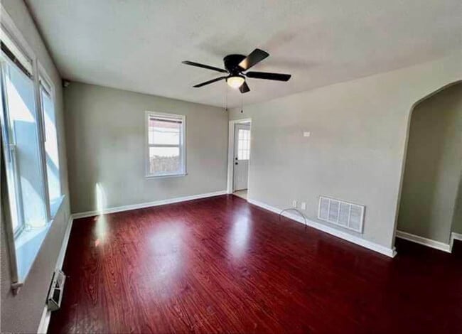 Photo - 306 E Leicester Ave House