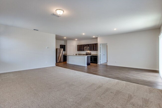 Building Photo - 304 Briar Cv