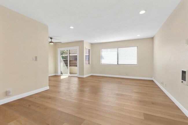 Building Photo - 109 Avenida Las Brisas
