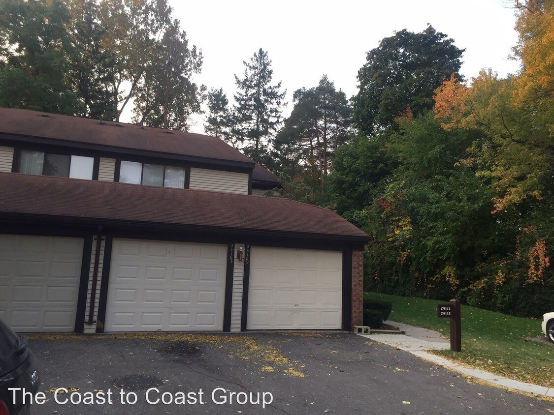 Foto principal - 24183 Evergreen Rd