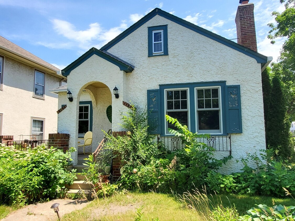 Primary Photo - 3700 N Washburn Ave