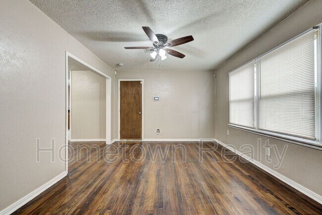 Building Photo - 224 Elm St