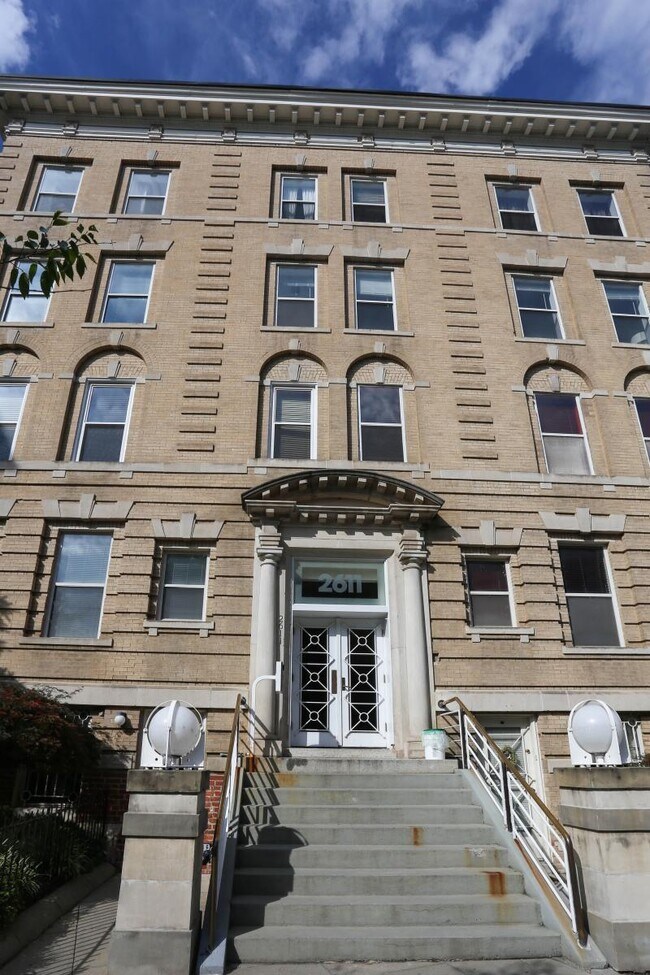 Foto del edificio - 2611 Adams Mill Rd NW