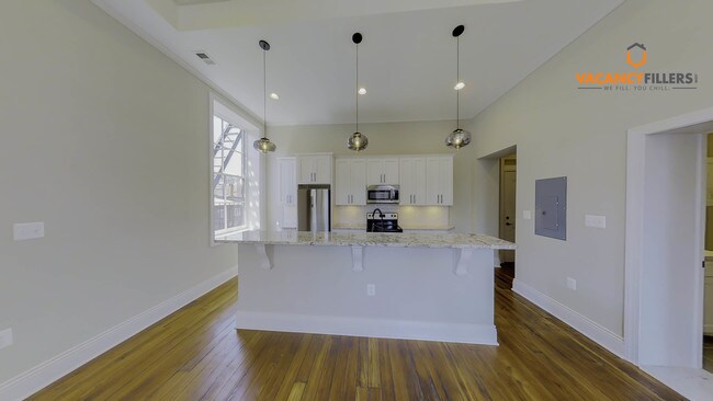 Building Photo - 814 Cathedral St