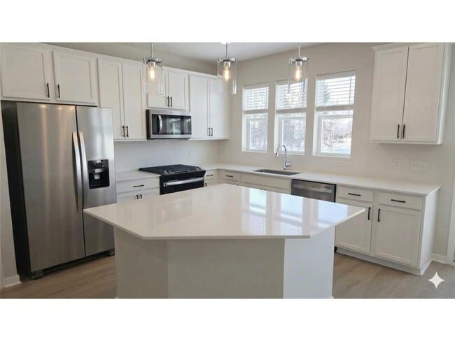 Building Photo - 6285 Larkspur Ln