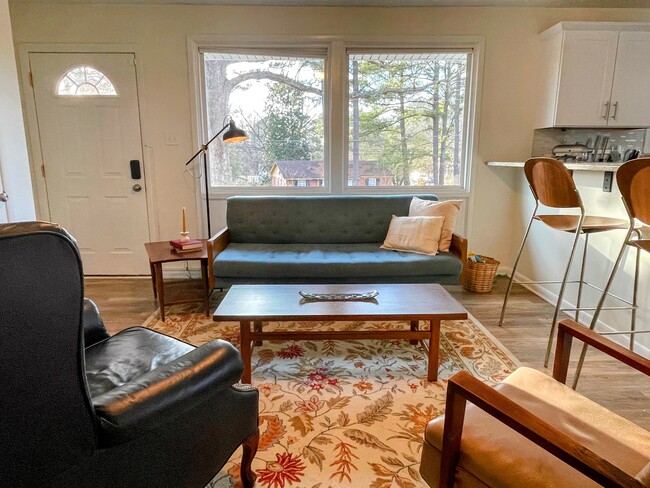 Building Photo - 1001 Belmont Dr